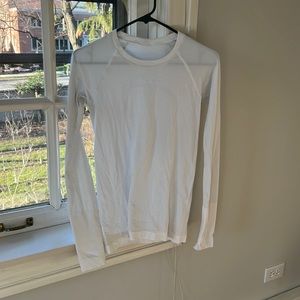 Lululemon long sleeved t-shirt, size 6